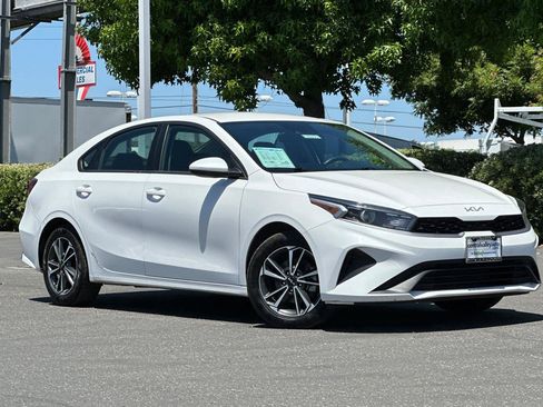 Used 2023 Kia Forte LXS FWD image 2