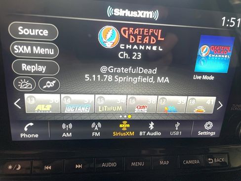 Used 2025 Nissan Pathfinder Platinum image 14