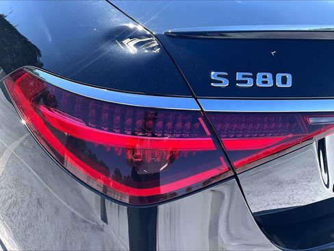 Used 2022 Mercedes-Benz S 580 4MATIC Sedan w/ AMG Line Package image 29