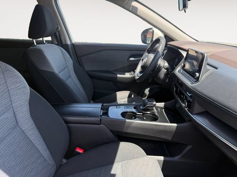 Used 2023 Nissan Rogue SV FWD image 15