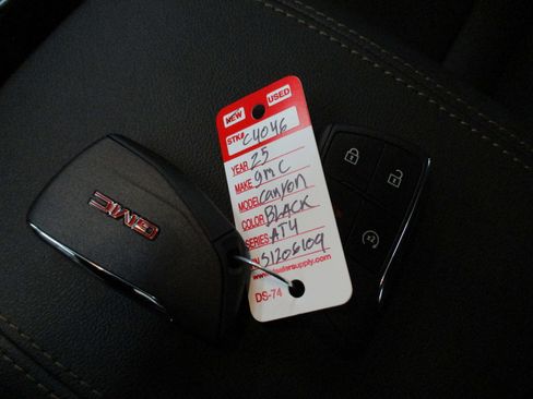 New 2025 GMC Canyon AT4 w/ AT4 Premium Package image 32