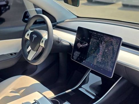 Used 2020 Tesla Model Y Long Range AWD/4WD image 19