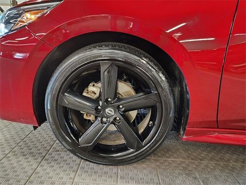 Used 2024 Nissan Sentra SR w/ SR Premium Package image 11