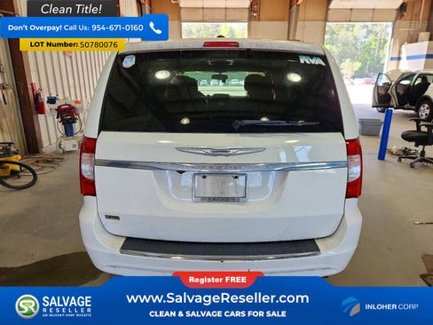 Used 2013 Chrysler Town & Country Touring FWD image 8