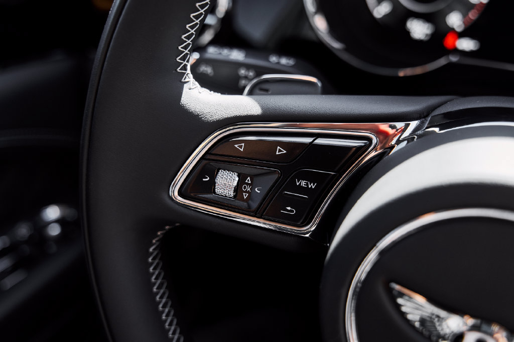 Used 2025 Bentley Bentayga AWD/4WD image 57
