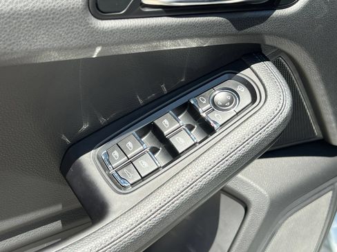 Certified 2023 Porsche Macan AWD/4WD image 34