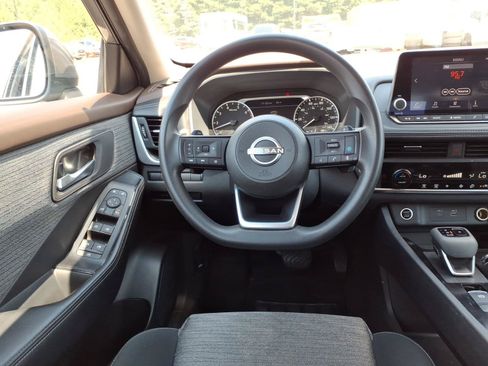 Used 2023 Nissan Rogue SV AWD/4WD image 17