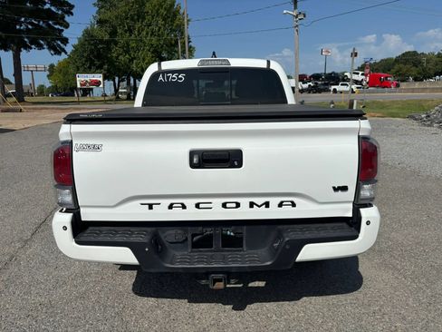 Used 2021 Toyota Tacoma TRD Sport w/ Technology Package AWD/4WD image 4