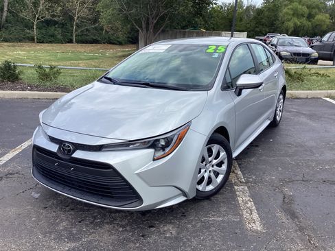 Certified 2025 Toyota Corolla LE FWD image 9