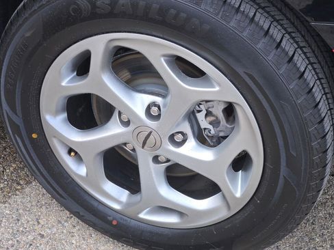 Used 2024 Chrysler Pacifica Limited image 15