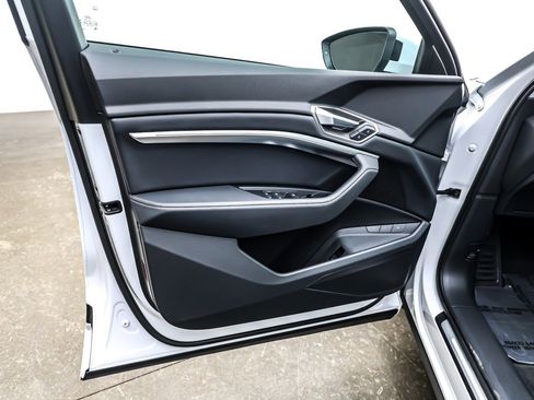 Used 2023 Audi e-tron Premium w/ Convenience Plus Package image 21