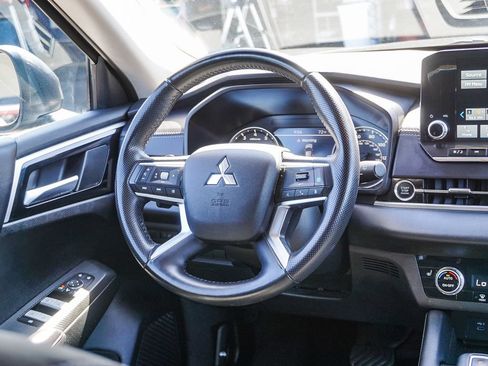 Used 2024 Mitsubishi Outlander SE AWD/4WD image 16