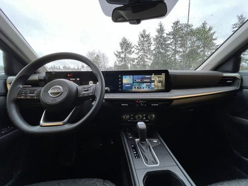 Used 2025 Nissan Kicks SV image 33