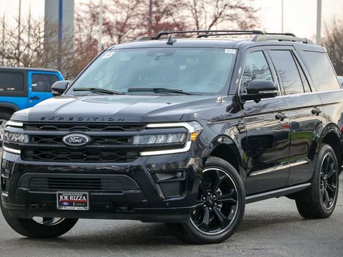 Used 2023 Ford Expedition Limited image 18