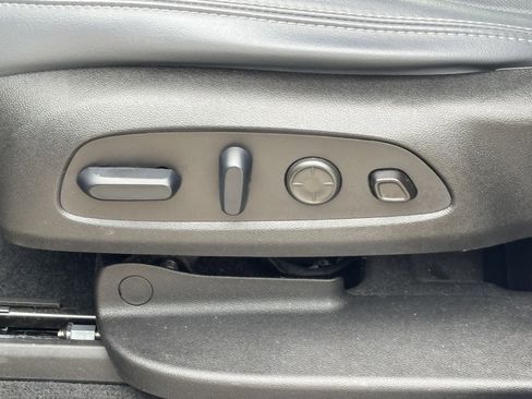 Used 2024 Buick Enclave Premium image 17