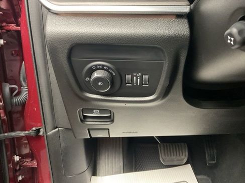 Used 2023 Jeep Grand Cherokee Overland image 14