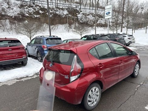 Used 2015 Toyota Prius C Two image 3