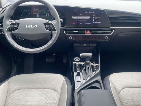 Used 2025 Kia Niro FWD image 8