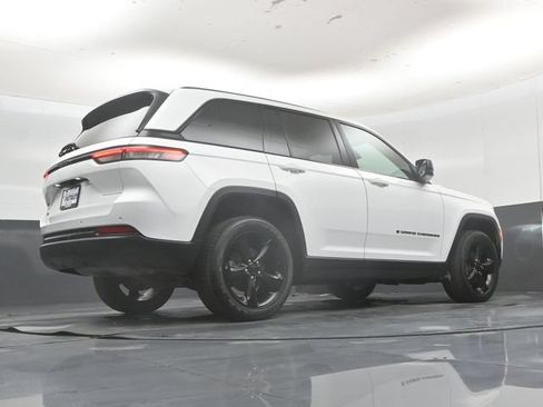 Used 2024 Jeep Grand Cherokee Altitude AWD/4WD image 51