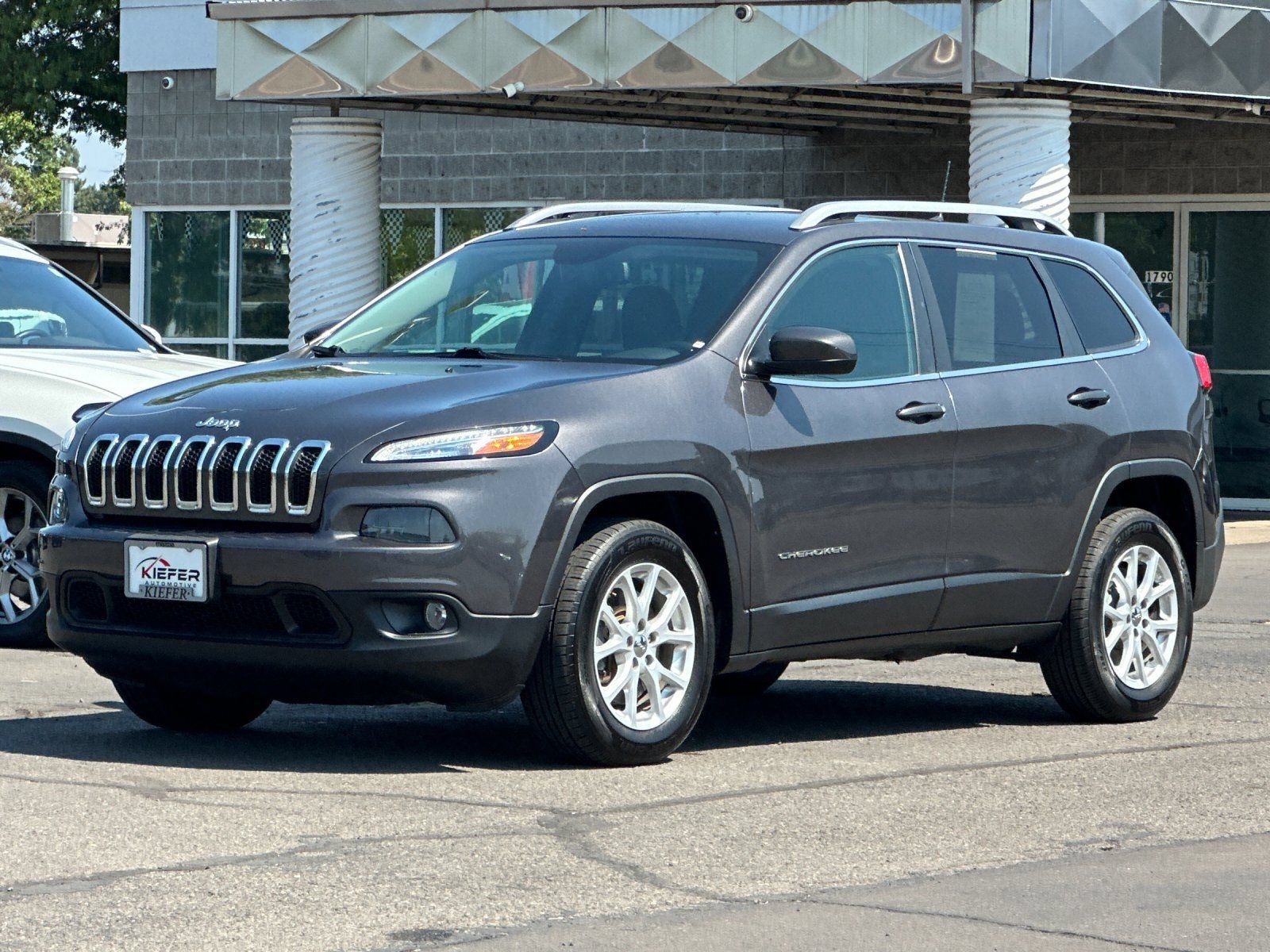 Used 2018 Jeep Cherokee Latitude Plus w/ Comfort/Convenience Group AWD/4WD image 8