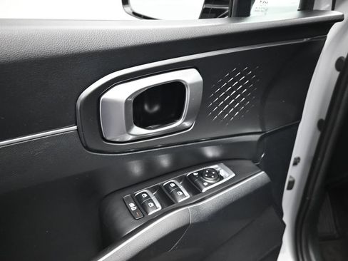 Used 2025 Kia Sorento S w/ Panoramic Sunroof Package FWD image 11