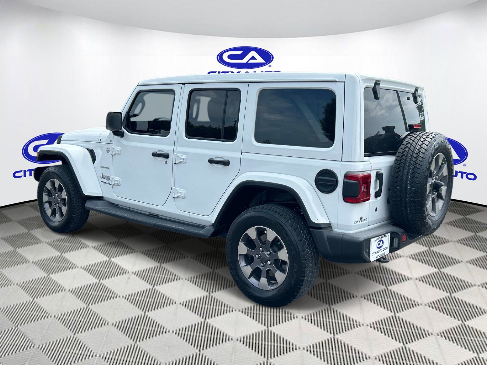 Used 2019 Jeep Wrangler Unlimited Sahara AWD/4WD image 5