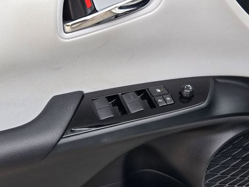 Used 2022 Toyota Prius Prime XLE FWD image 11