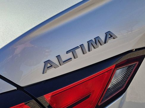 Used 2024 Nissan Altima 2.5 SV image 12