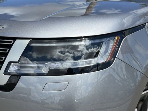 New 2025 Land Rover Range Rover Long Wheelbase SE image 12