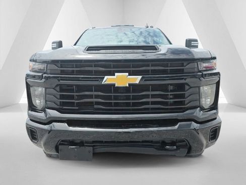 Used 2024 Chevrolet Silverado 2500 Custom w/ Custom Value Package AWD/4WD image 2