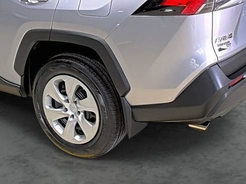 Used 2021 Toyota RAV4 LE image 9