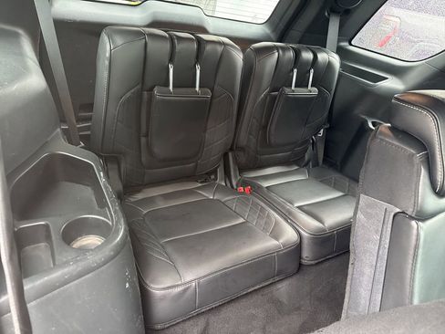 Used 2019 Ford Explorer Platinum image 17
