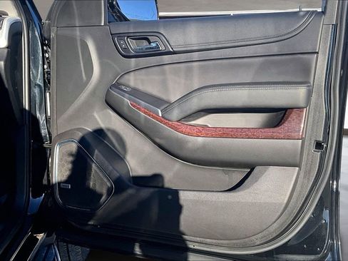 Used 2018 GMC Yukon SLT w/ Premium Edition image 29