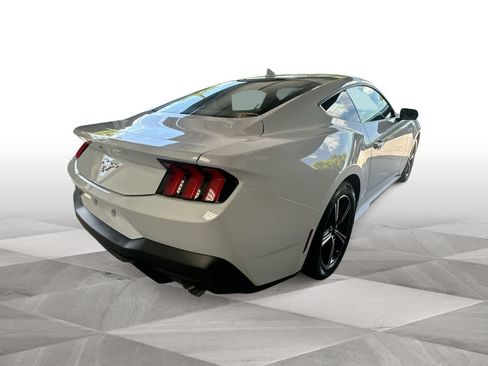 Used 2025 Ford Mustang Coupe RWD image 8