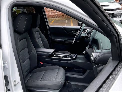 Used 2025 Chevrolet Equinox LT w/ Safety and Technology Package AWD/4WD image 11