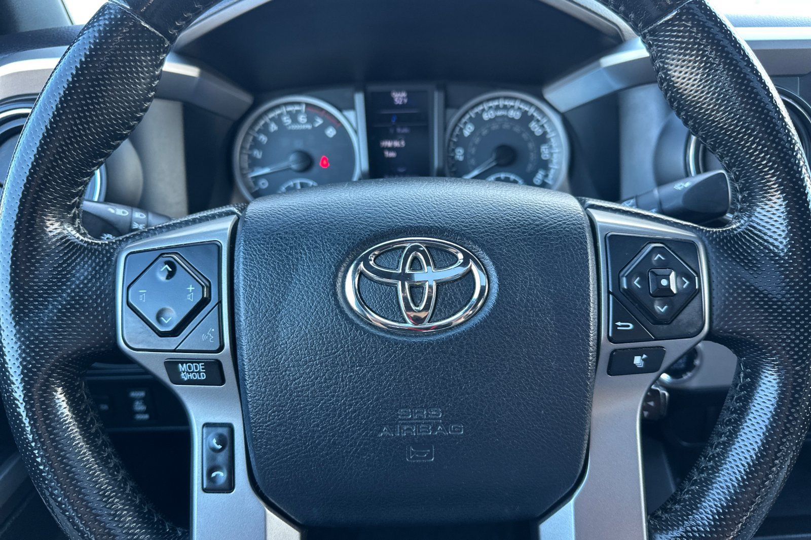 Used 2016 Toyota Tacoma Limited w/ Towing Package RWD image 34