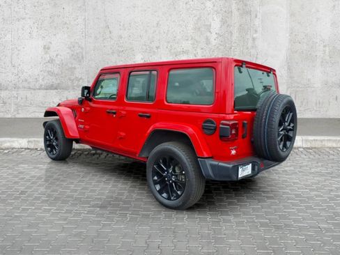 Used 2024 Jeep Wrangler Unlimited Sahara AWD/4WD image 8