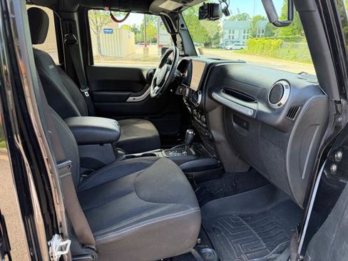 Used 2017 Jeep Wrangler Unlimited Sahara w/ Max Tow Package AWD/4WD image 17