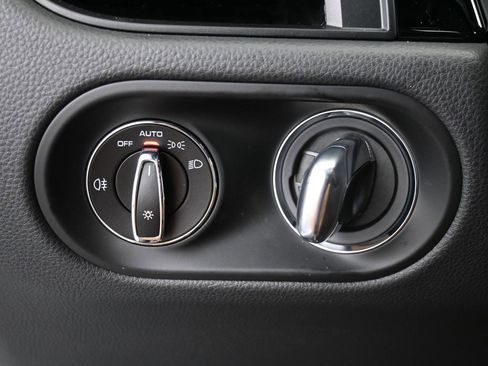 Used 2025 Porsche Macan image 19