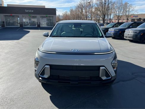 New 2026 Hyundai Kona SE image 3