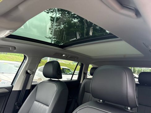 Certified 2024 Volkswagen Tiguan SE w/ Panoramic Sunroof Package AWD/4WD image 13