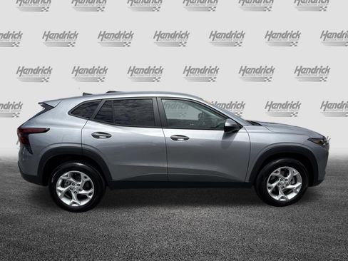 Used 2026 Chevrolet Trax LS w/ LS Convenience Package FWD image 11