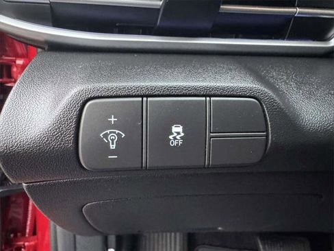 Certified 2025 Hyundai Elantra SEL image 18