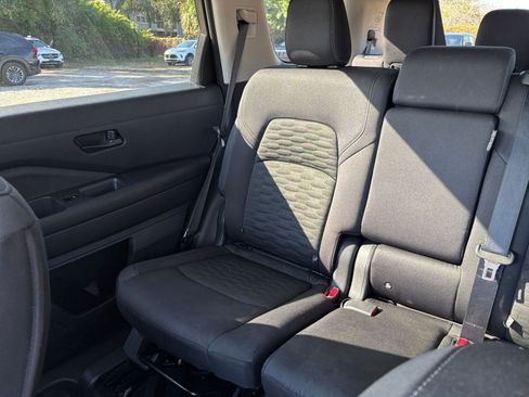 Used 2025 Nissan Pathfinder SV image 41