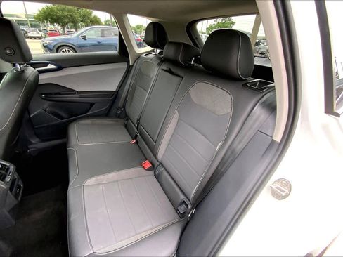 Used 2024 Volkswagen Taos SE FWD image 20