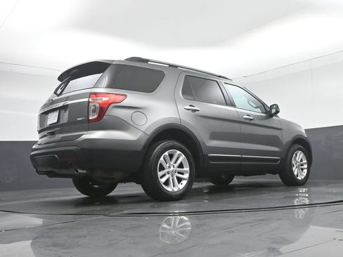 Used 2014 Ford Explorer XLT w/ Equipment Group 202A AWD/4WD image 59