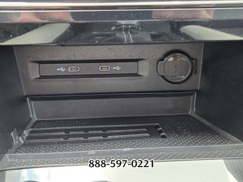 Certified 2025 Volkswagen Taos SE image 25