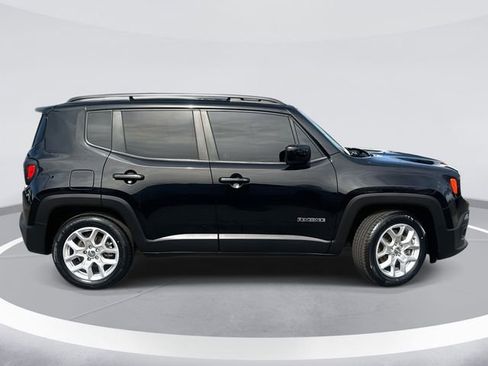 Used 2017 Jeep Renegade Latitude image 4