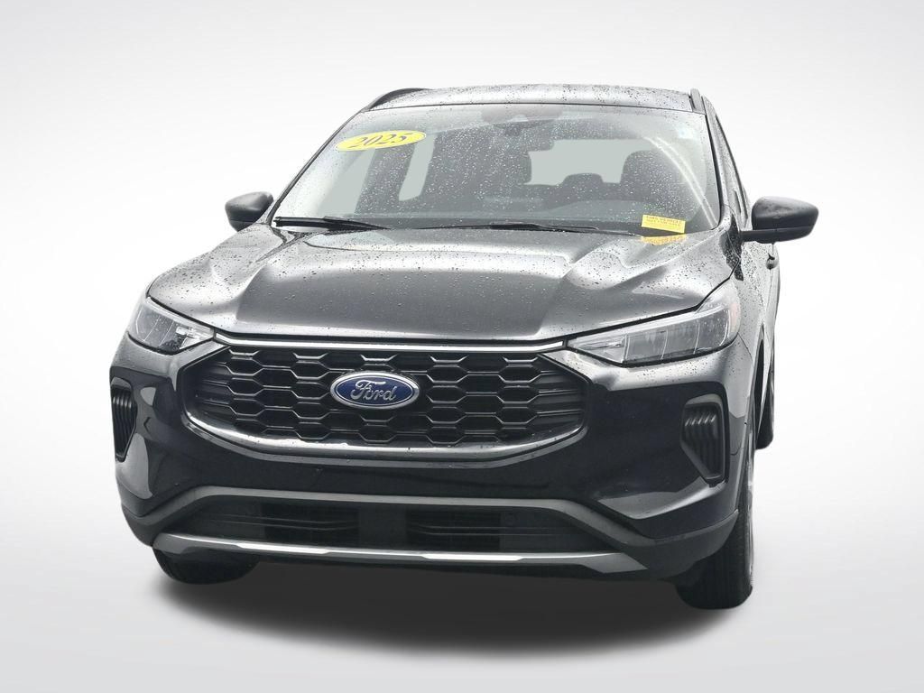 Used 2025 Ford Escape ST-Line AWD/4WD image 2