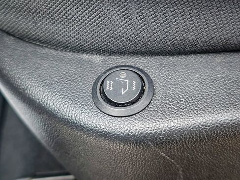 Used 2019 Chevrolet Silverado 1500 Custom w/ Custom Value Package image 16